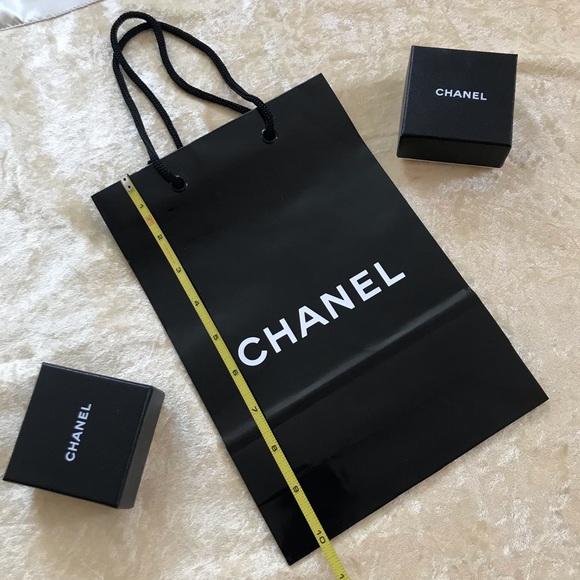 Authentic Chanel shopping bag - Picture 2 of 6